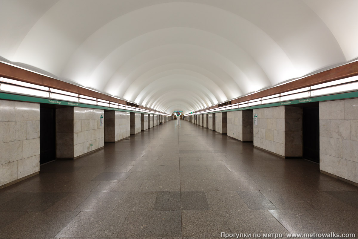 Фотография станции Елизаровская (Невско-Василеостровская линия, Санкт-Петербург). Общий вид по оси станции от глухого торца в сторону выхода. Фотография станции Елизаровская (Невско-Василеостровская линия, Санкт-Петербург). Общий вид по оси станции от глухого торца в сторону выхода.