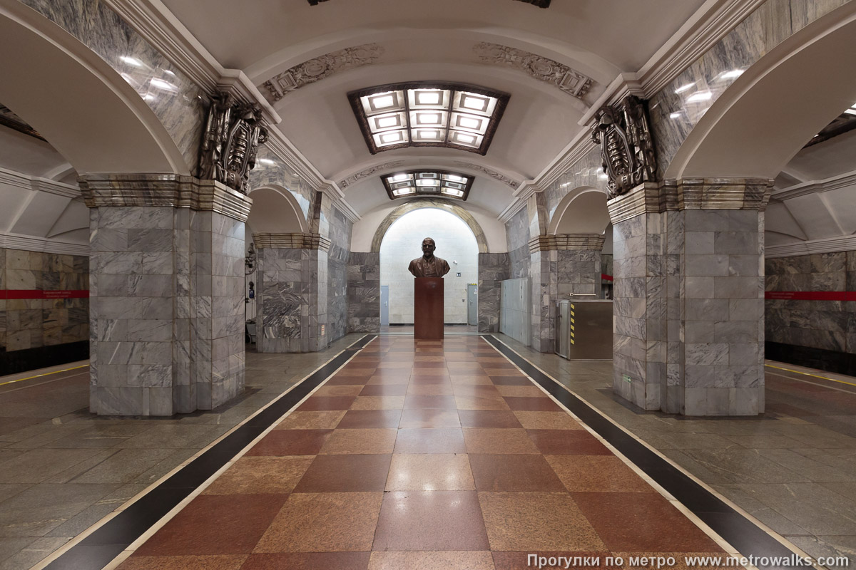 Фотография станции Кировский завод (Кировско-Выборгская линия, Санкт-Петербург). Противоположная от входа часть станции.