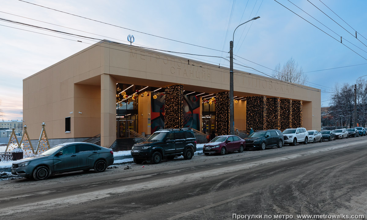 Фотография станции Путиловская (Красносельско-Калининская линия, Санкт-Петербург). Наземный вестибюль станции.