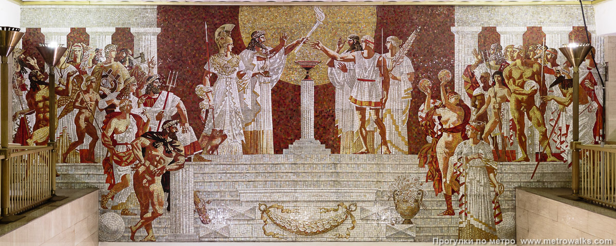 Фотография станции Спортивная (Фрунзенско-Приморская линия, Санкт-Петербург). Декоративное оформление стены над спуском. Мозаичное панно «Зажжение Олимпийского огня».