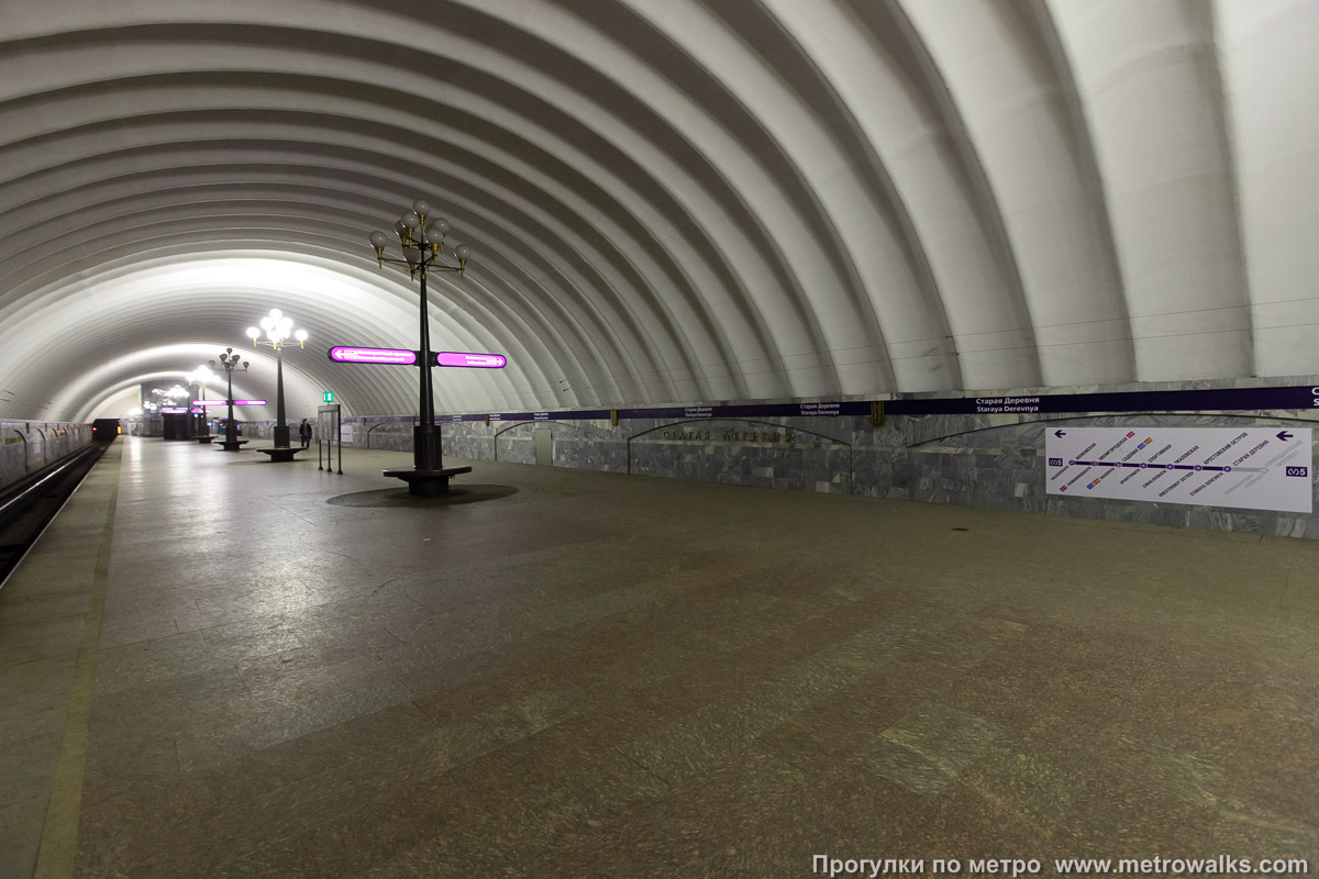 Фотография станции Старая Деревня (Фрунзенско-Приморская линия, Санкт-Петербург). Вид по диагонали.