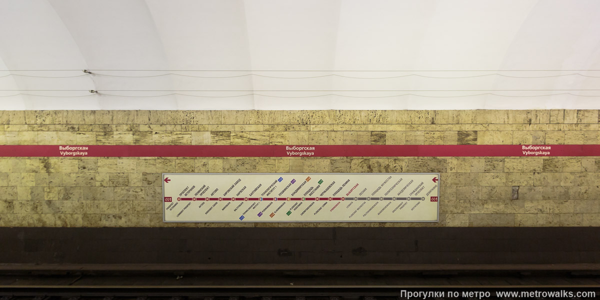 Фотография станции Выборгская (Кировско-Выборгская линия, Санкт-Петербург). Схема линии на путевой стене. Новая версия, после 2010 года.