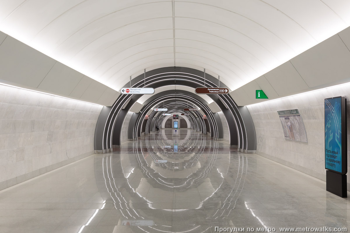 Фотография станции Юго-Западная (Красносельско-Калининская линия, Санкт-Петербург). Центральный зал станции, вид вдоль от входа в сторону глухого торца.