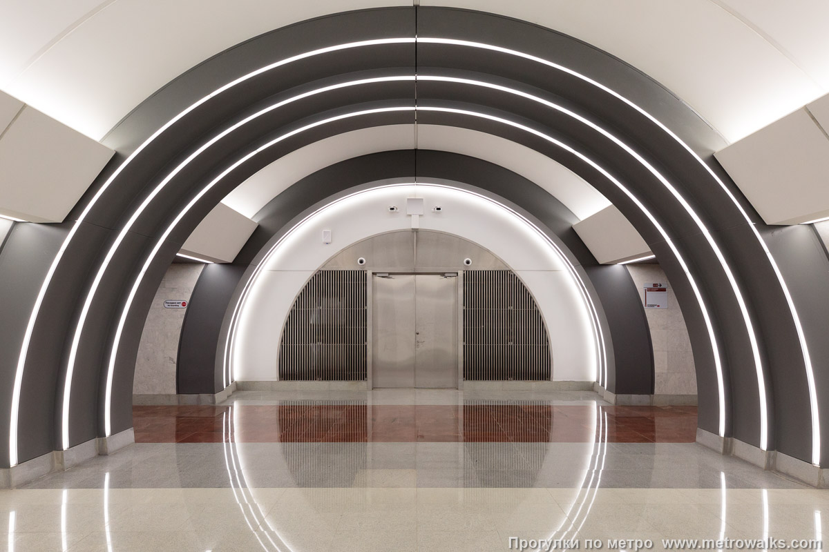 Фотография станции Юго-Западная (Красносельско-Калининская линия, Санкт-Петербург). Глухой торец крупным планом. Возможно, здесь когда-то появится второй выход со станции (ведущий, впрочем, в почти то же самое место).