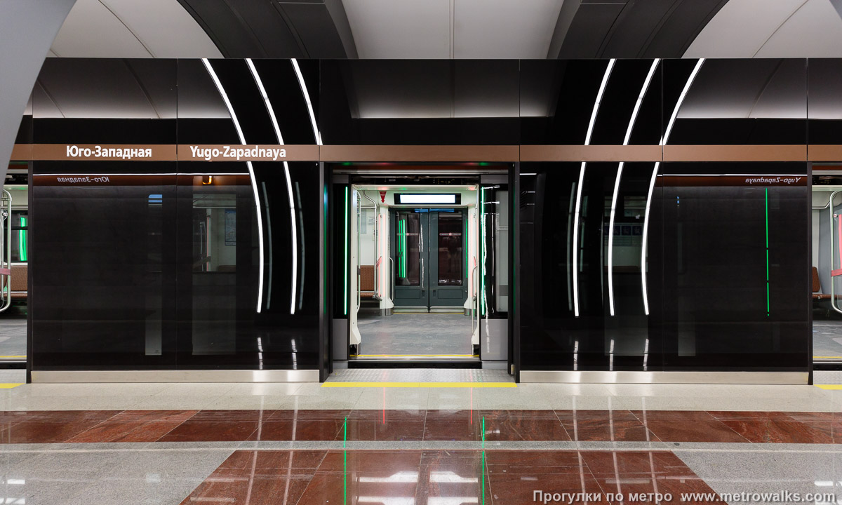 Фотография станции Юго-Западная (Красносельско-Калининская линия, Санкт-Петербург). Станционная стена.