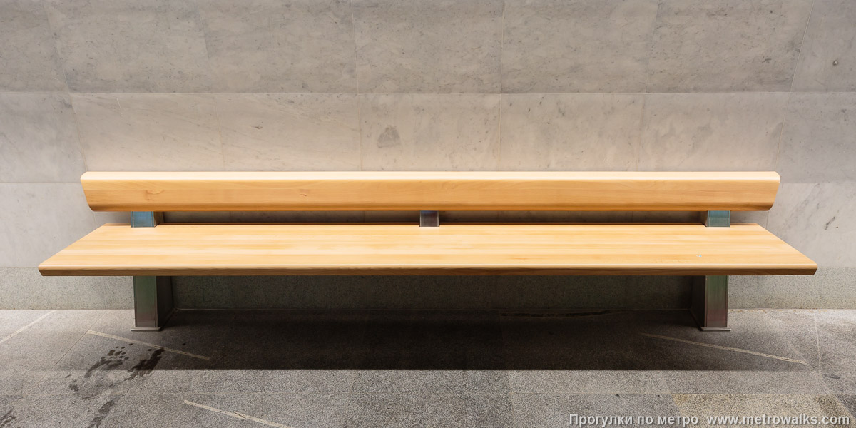 Фотография станции Юго-Западная (Красносельско-Калининская линия, Санкт-Петербург). Скамейка на платформе.