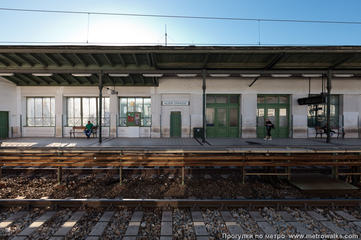 Фотография станции Alser Straße [Альзер Штрассе] (U6, Вена). Поперечный вид.
