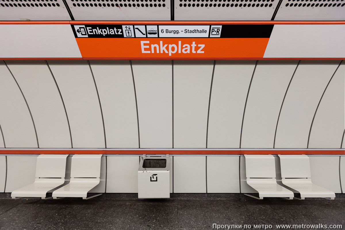 Фотография станции Enkplatz [Энкплац] (U3, Вена). Скамейка на платформе.