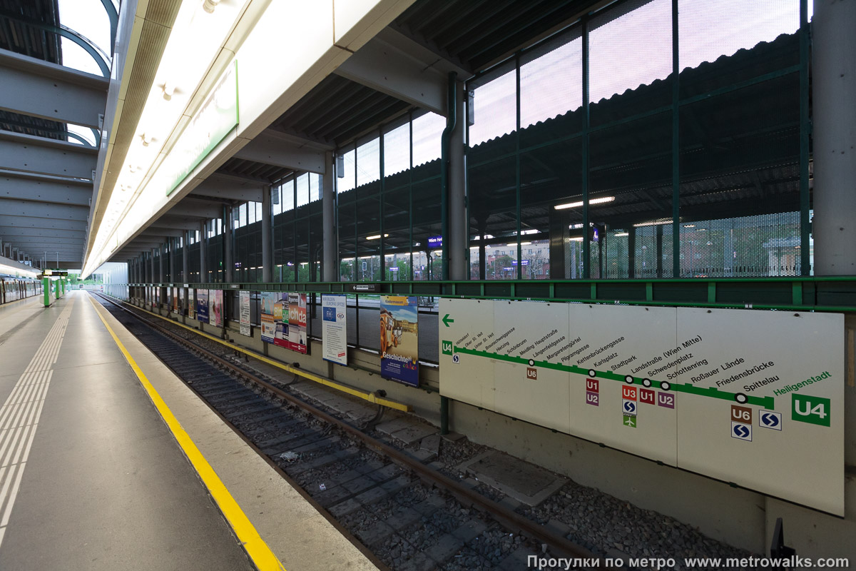 Фотография станции Heiligenstadt [Хайлигенштадт] (U4, Вена). Путевая стена.