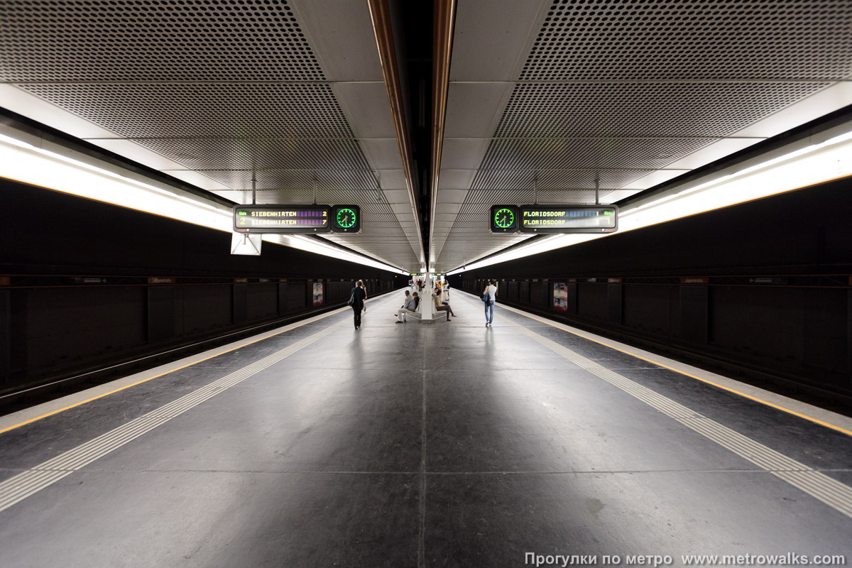 Фотография станции Jägerstraße [Йэгерштрассе] (U6, Вена). Продольный вид по оси станции.