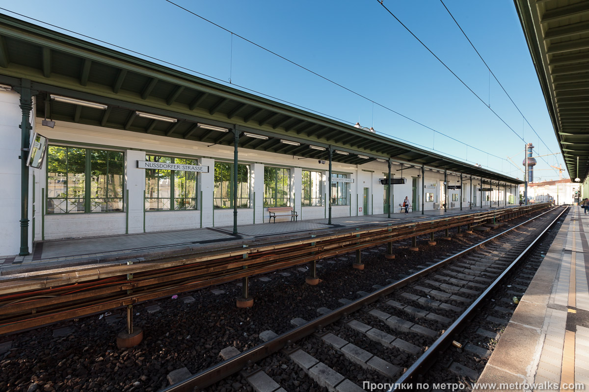 Фотография станции Nußdorfer Straße [Нусдорфер Штрассе] (U6, Вена). Вид по диагонали.