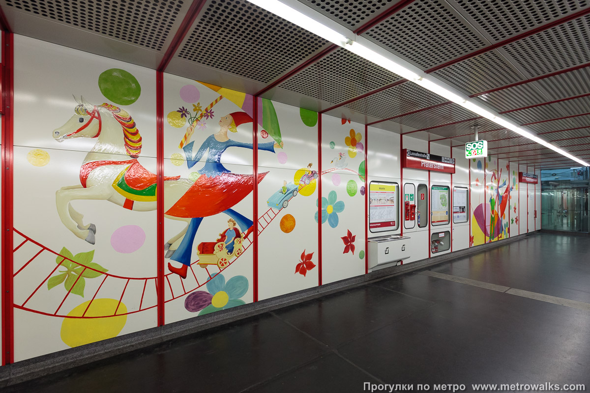 Фотография станции Praterstern [Пратерштерн] (U1, Вена). Декоративное оформление станционной стены крупным планом.
