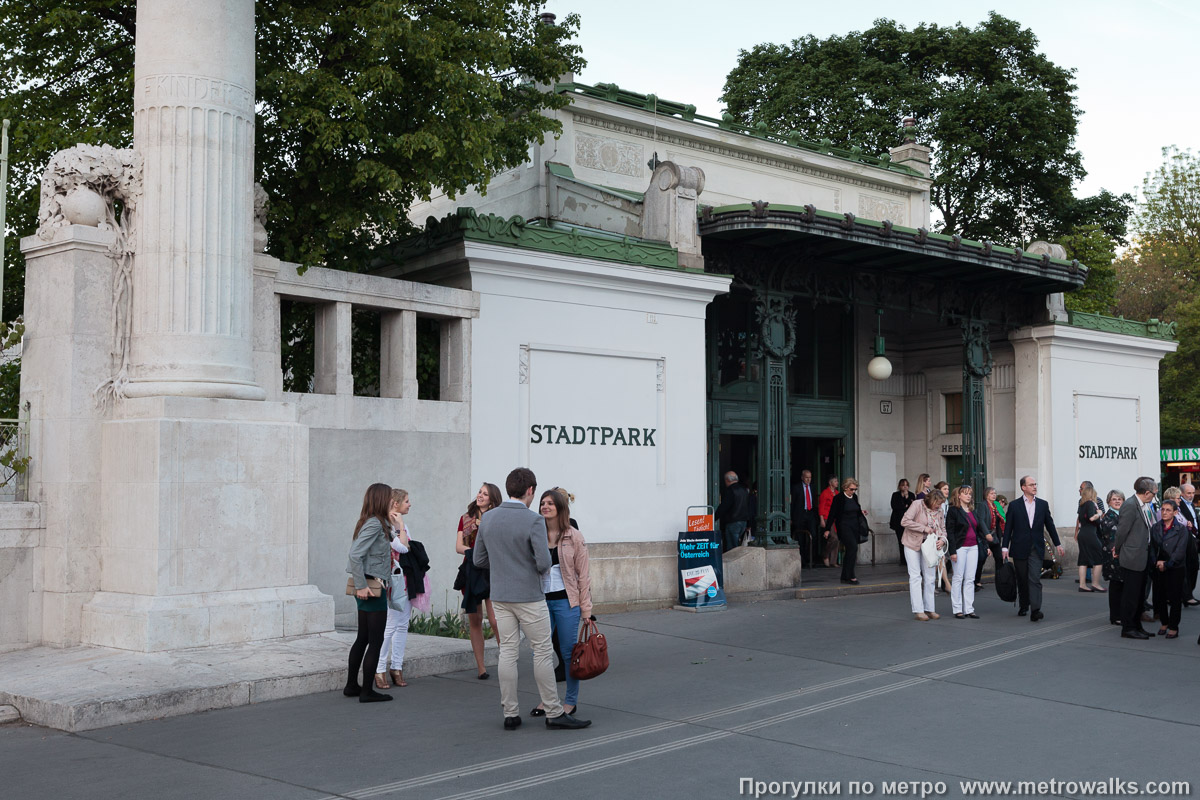 Фотография станции Stadtpark [Штадтпарк] (U4, Вена). Наземный вестибюль станции. Памятник архитектуры.